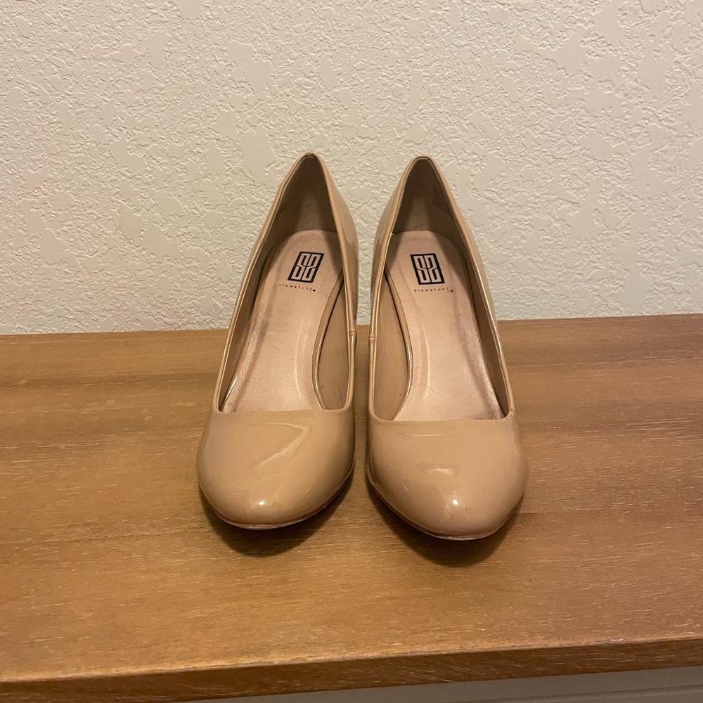 Signature nude heels- size 9